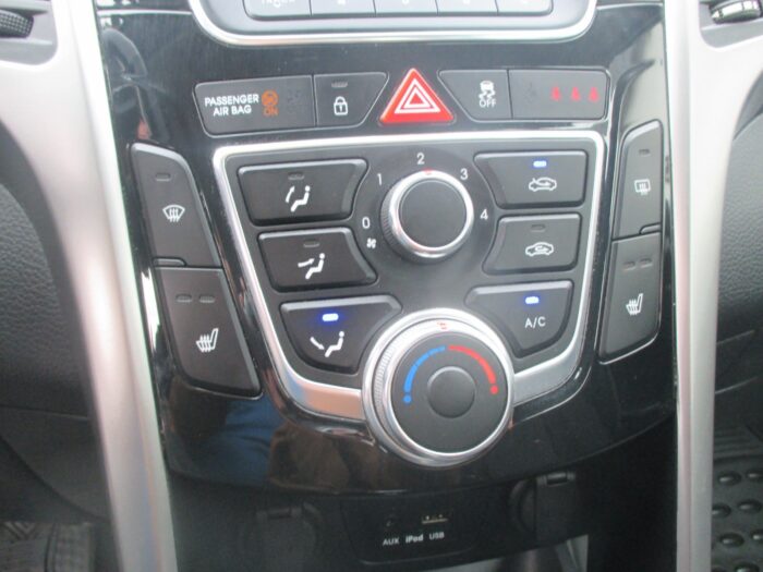 Hyundai i30 GDi Comfort CW Eco 2013 - Image 11