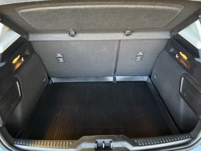 Ford Focus EcoBoost Titanium 2019 - Image 15