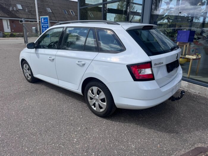 Skoda Fabia TSi 90 Ambition Combi 2017 - Image 6