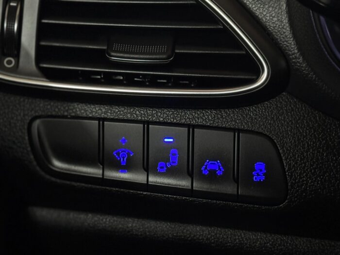 Hyundai i30 T-GDi Premium 2017 - Image 13