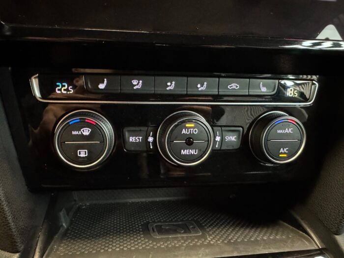 VW Passat GTE Highline+ Variant DSG 2020 - Image 19