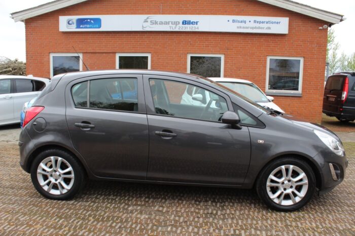 Opel Corsa 16V Cosmo 2012 - Image 3