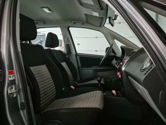 Suzuki SX4 GLX 2011 - Image 9
