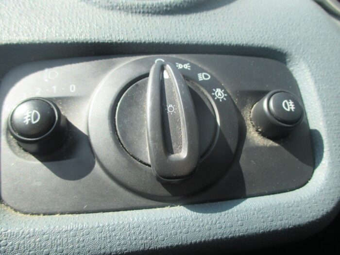 Ford Fiesta Trend 2009 - Image 11