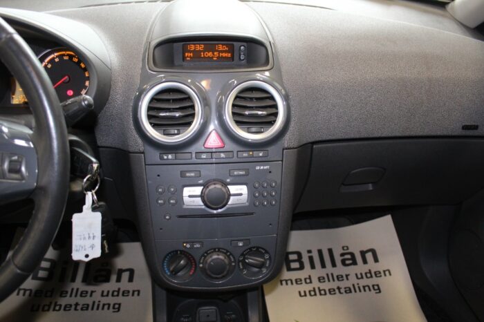 Opel Corsa 16V Cosmo 2012 - Image 16