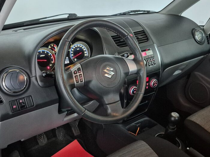 Suzuki SX4 GLX 2011 - Image 7