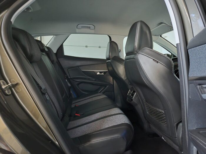 Peugeot 3008 PureTech 130 Allure 2018 - Image 11