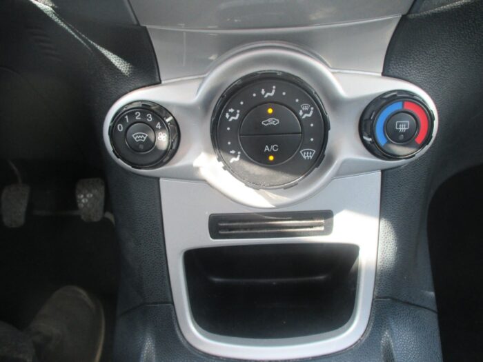 Ford Fiesta Trend 2009 - Image 13