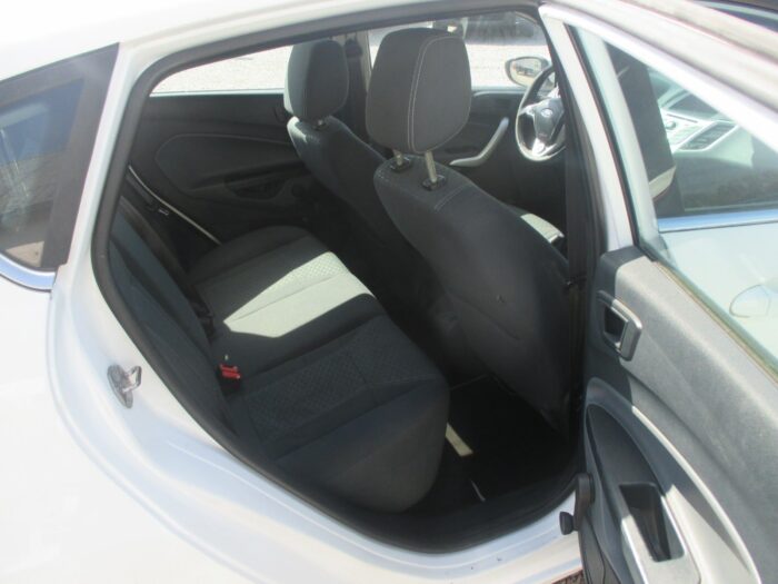 Ford Fiesta Trend 2009 - Image 8