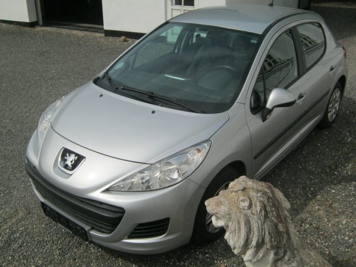 Peugeot 207 HDi 90 Comfort+ 2010 - Image 2