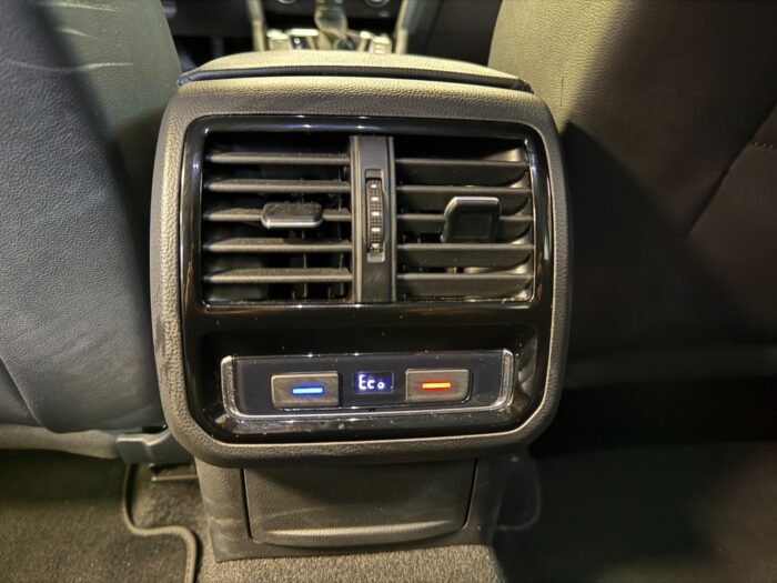 VW Passat GTE Highline+ Variant DSG 2020 - Image 18
