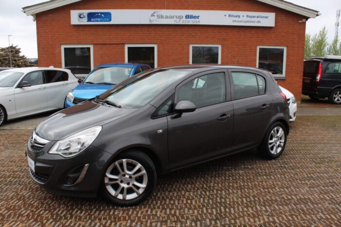 Opel Corsa 16V Cosmo 2012
