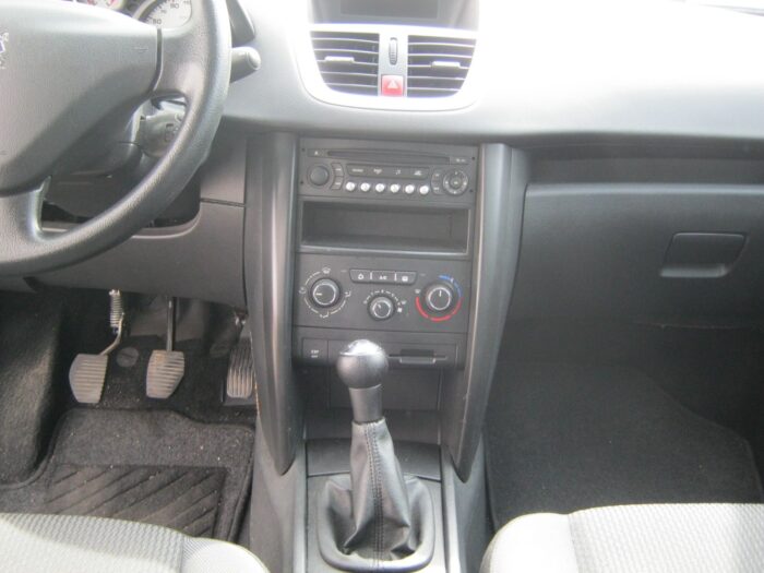 Peugeot 207 HDi 90 Comfort+ 2010 - Image 16