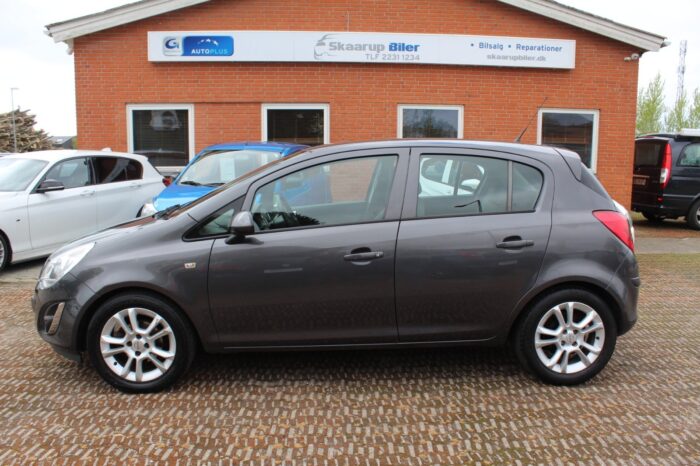 Opel Corsa 16V Cosmo 2012 - Image 2
