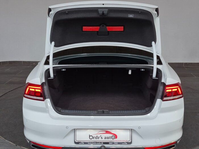 VW Passat GTE DSG 2021 - Image 16