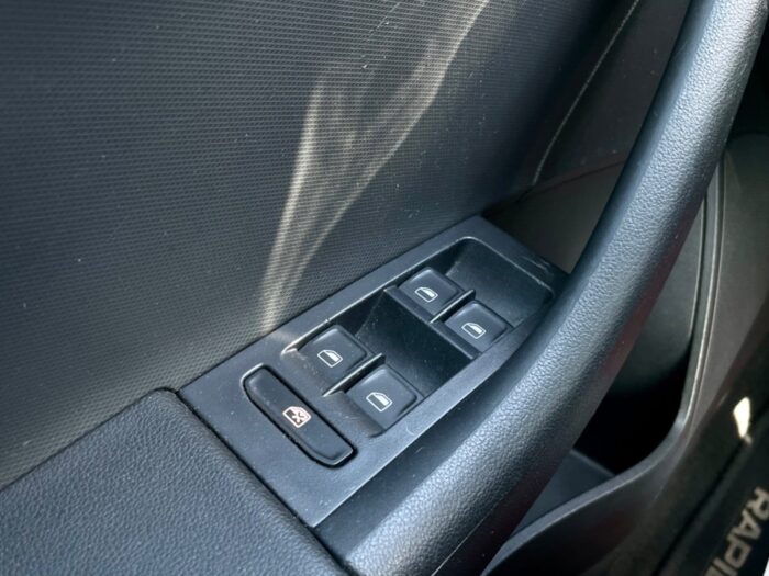 Skoda Rapid TSi 105 Ambition Spaceback GreenTec 2015 - Image 10