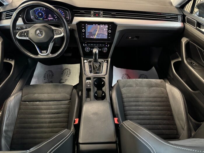 VW Passat GTE Highline+ Variant DSG 2020 - Image 9
