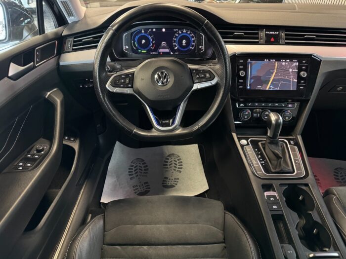 VW Passat GTE Highline+ Variant DSG 2020 - Image 11