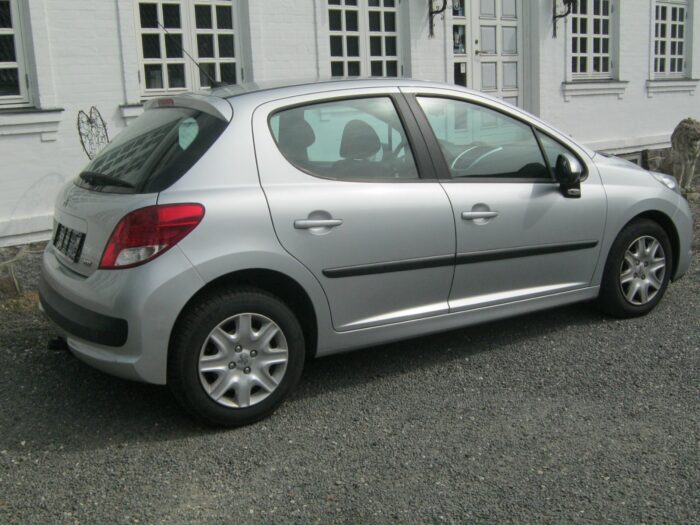 Peugeot 207 HDi 90 Comfort+ 2010 - Image 7