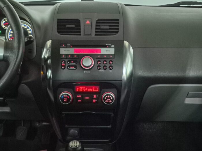 Suzuki SX4 GLX 2011 - Image 12