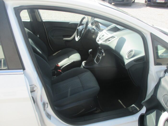 Ford Fiesta Trend 2009 - Image 9