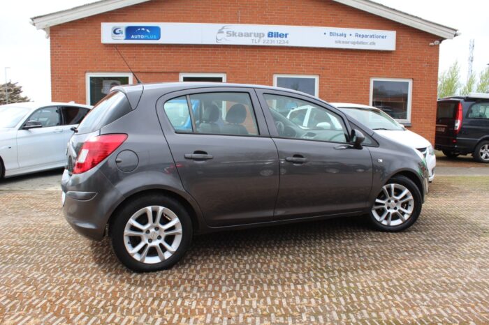 Opel Corsa 16V Cosmo 2012 - Image 11