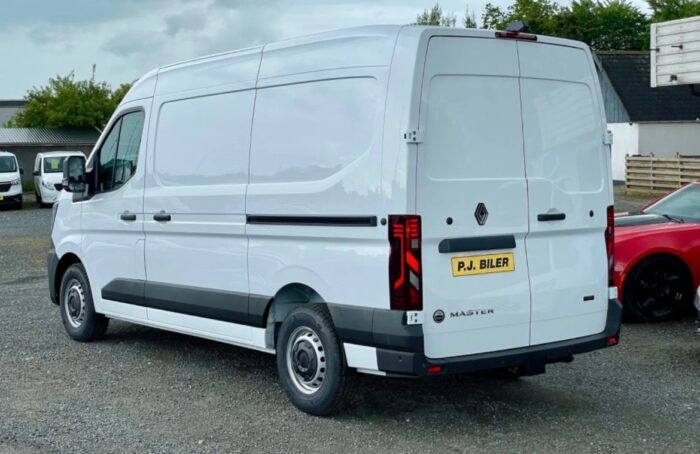 Renault Master V T35 E-Tech L2H2 Kassevogn Tekno 2025 - Billede 3