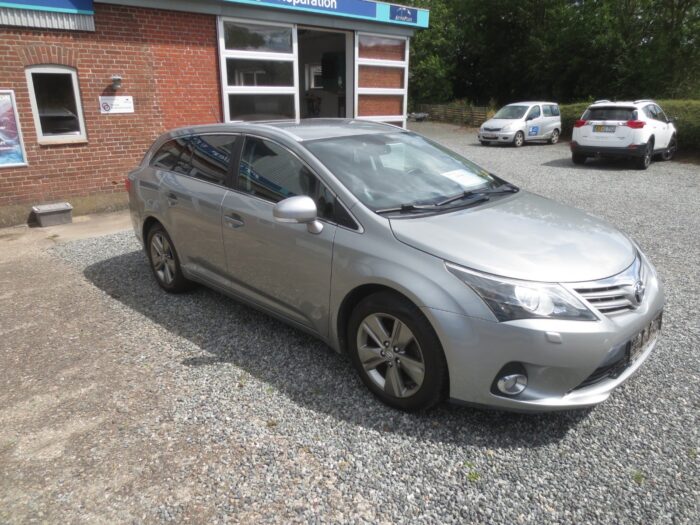 Toyota Avensis VVT-i T2 Premium stc. 2014 - Billede 2