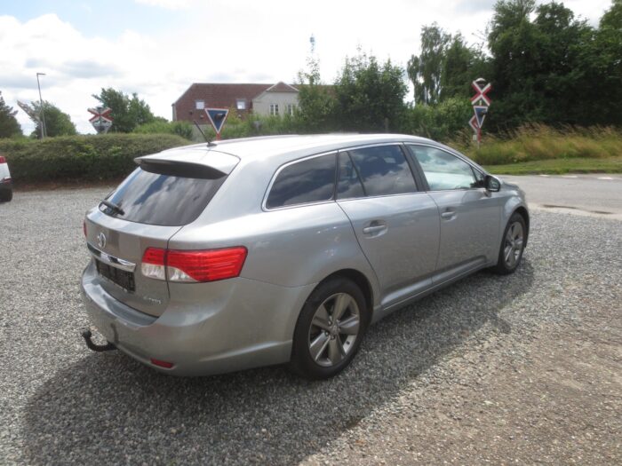 Toyota Avensis VVT-i T2 Premium stc. 2014 - Billede 3