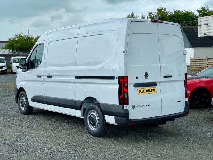 Renault Master V T35 E-Tech L2H2 Kassevogn Tekno 2025 - Billede 3