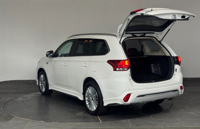 Mitsubishi Outlander PHEV Intense CVT 4WD 2020 - Billede 8