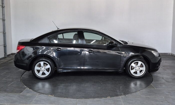 Chevrolet Cruze LS 2011 - Billede 3