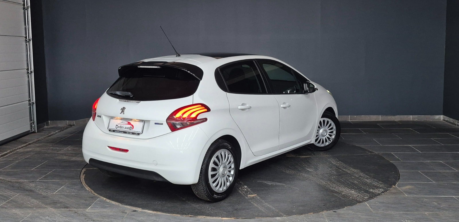 Peugeot 208 VTi 82 Allure Sky 2016 - Billede 2