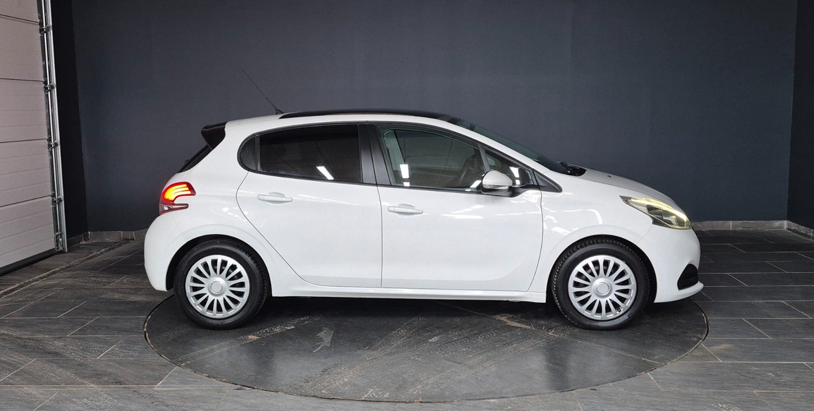 Peugeot 208 VTi 82 Allure Sky 2016 - Billede 3