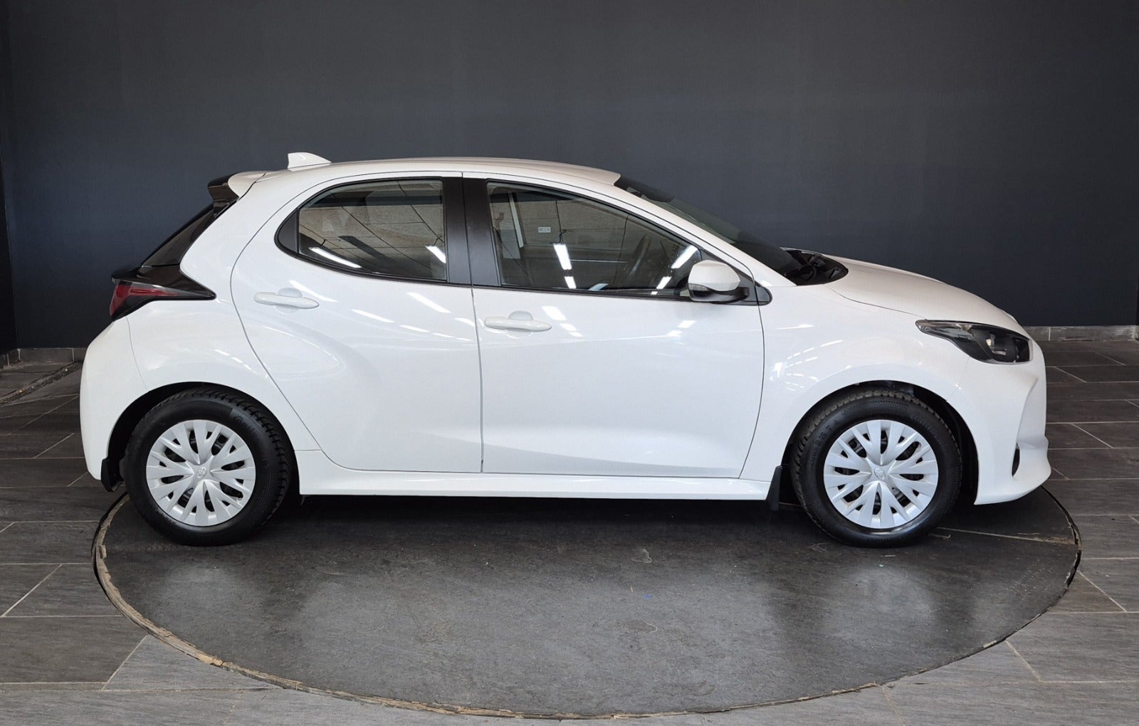 Toyota Yaris Hybrid H3 e-CVT 2022 - Billede 3