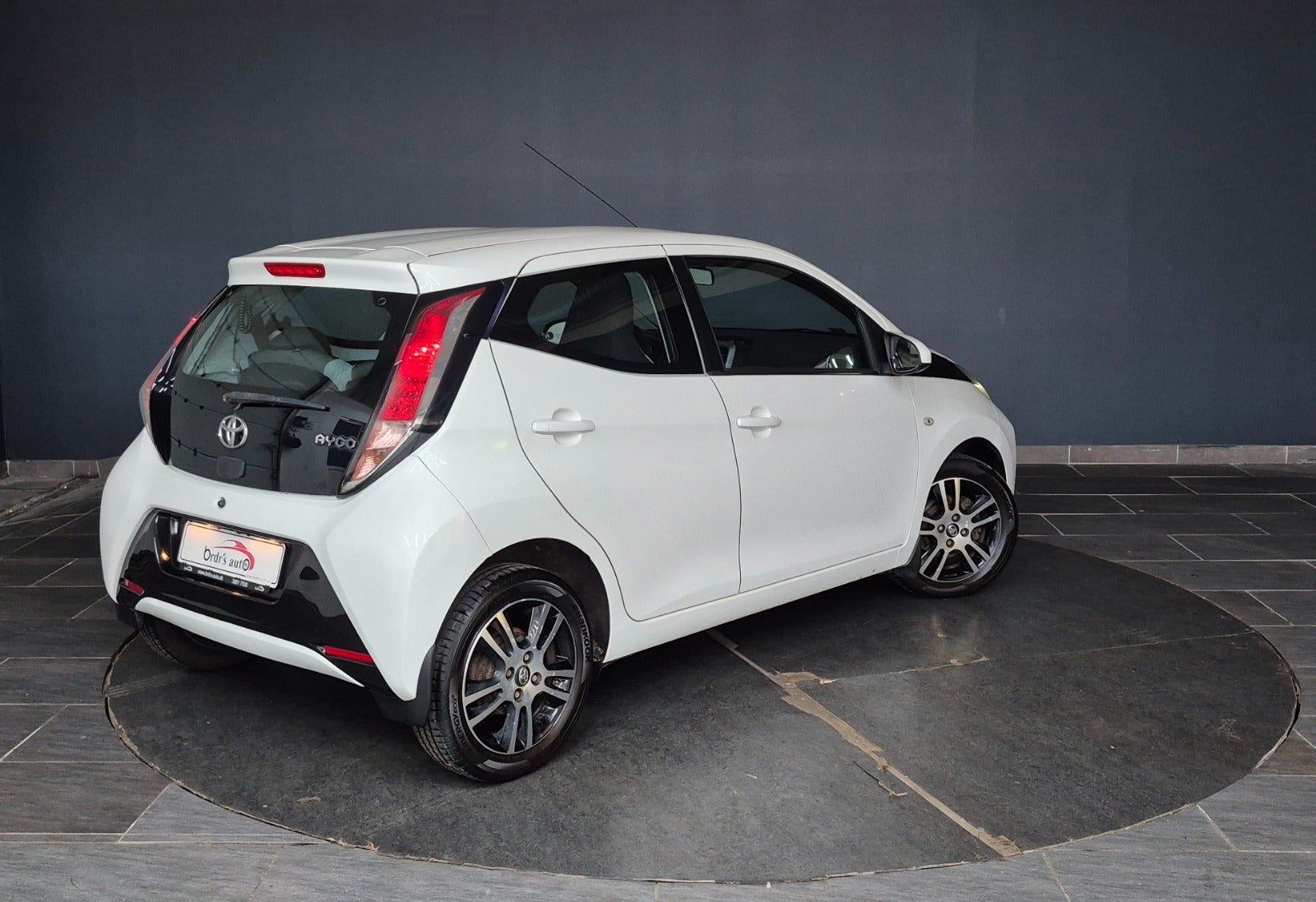 Toyota Aygo VVT-i x 2015 - Billede 2