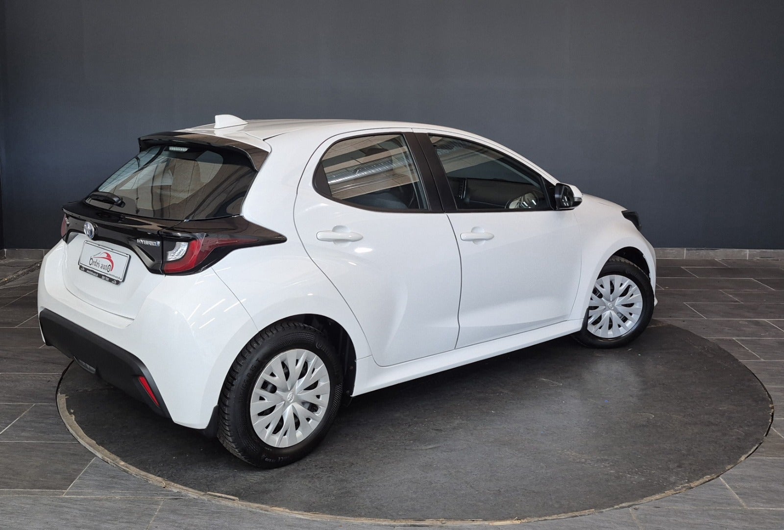 Toyota Yaris Hybrid H3 e-CVT 2022 - Billede 2